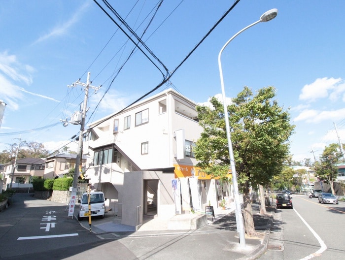 清水マンションの物件外観写真