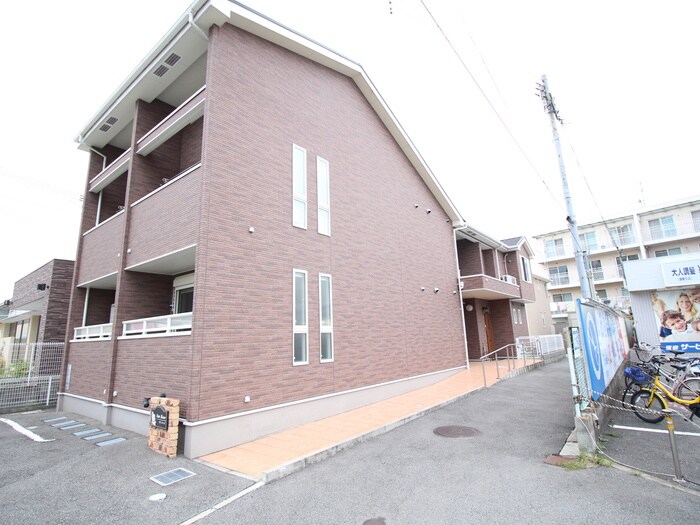 サンロ－ズの物件外観写真