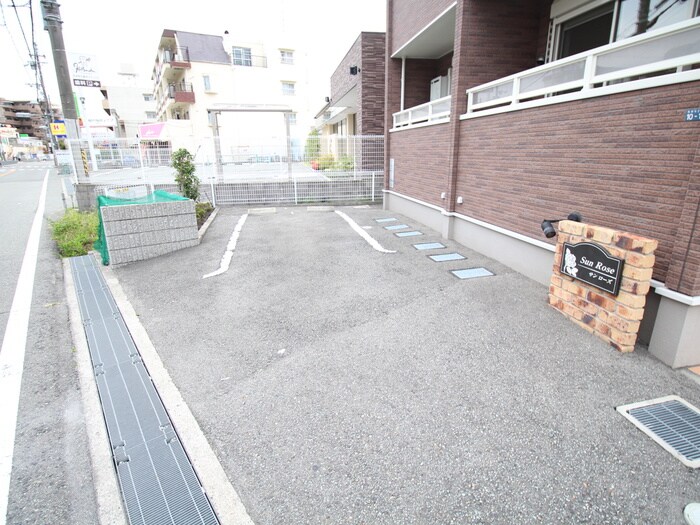 サンロ－ズの物件外観写真