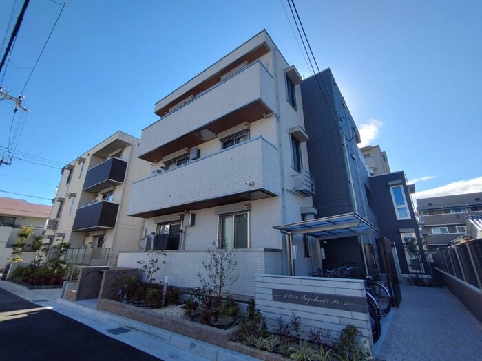 アングレームの物件外観写真