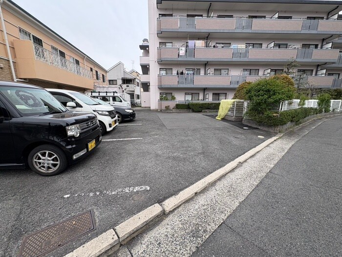 シャトレー高安の物件外観写真