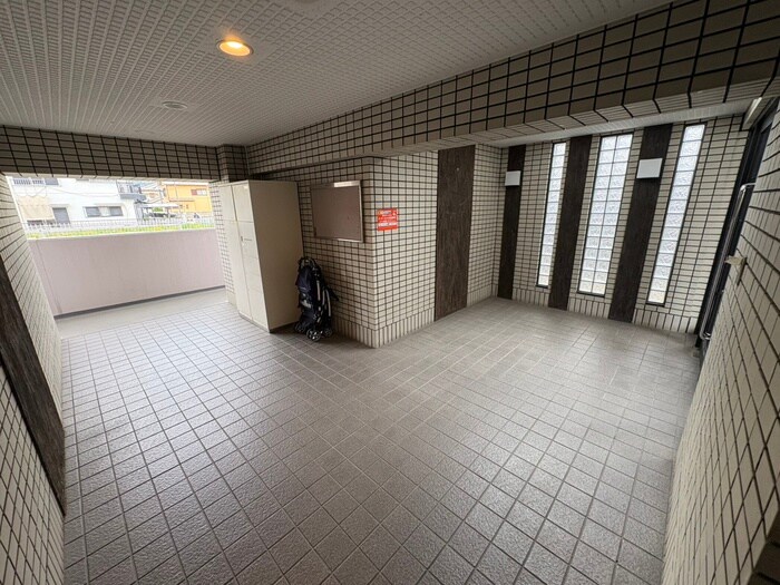 シャトレー高安の物件外観写真