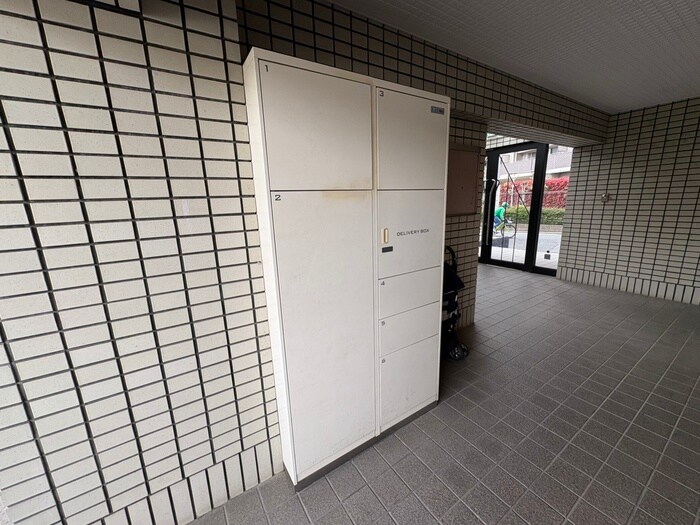 シャトレー高安の物件外観写真