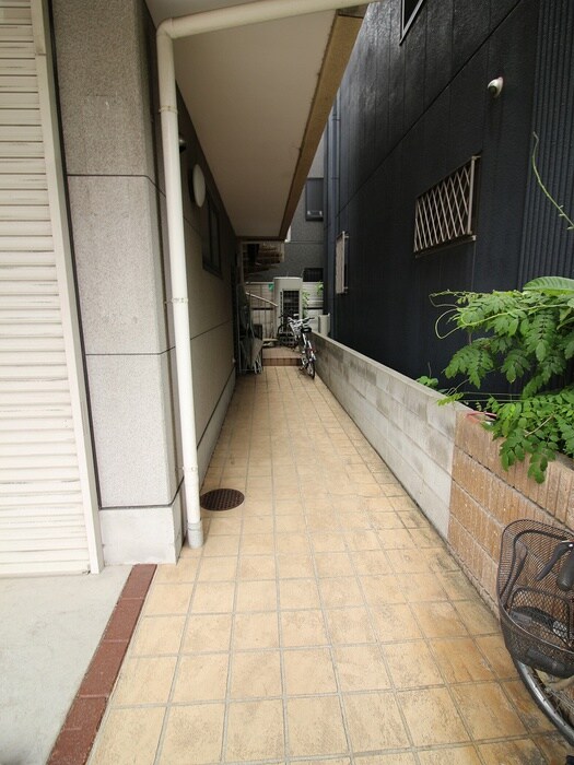 上野坂ｸﾞﾗﾝﾊｲﾂAの物件外観写真