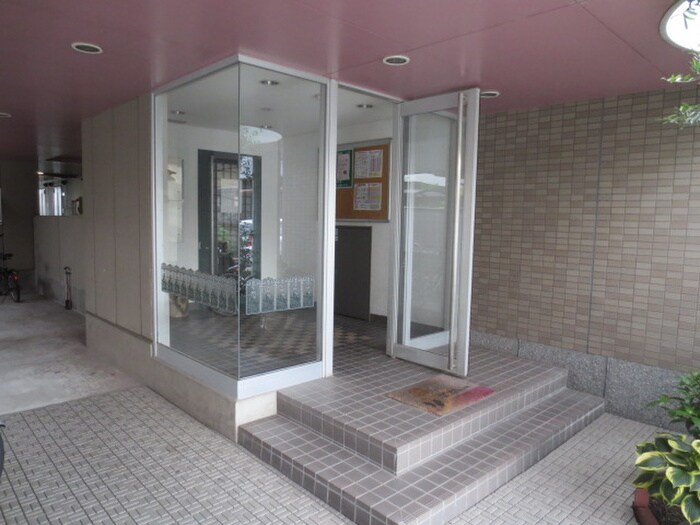 メゾンオ－ムラの物件外観写真