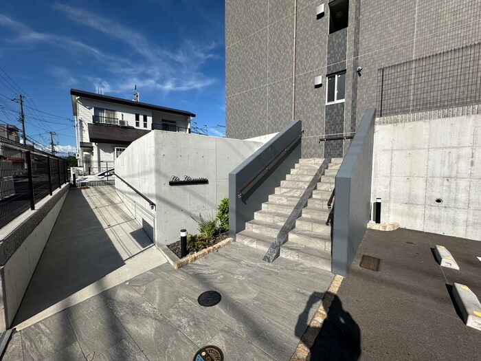 ラ・ルミエールの物件外観写真