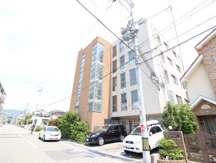 C&Cﾛｰｽﾞｶﾞｰﾃﾞﾝの物件外観写真