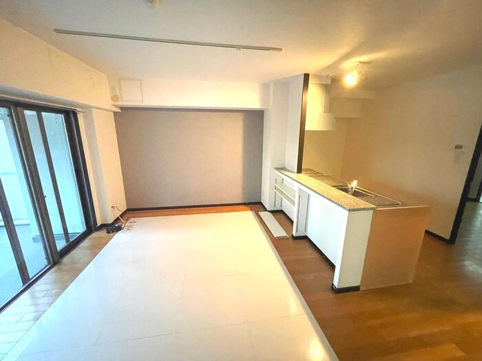 C&Cﾛｰｽﾞｶﾞｰﾃﾞﾝの物件内観写真