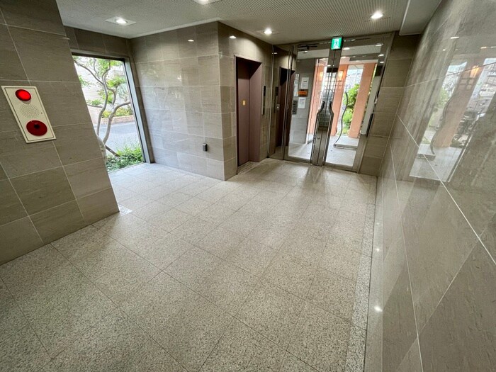 C&Cﾛｰｽﾞｶﾞｰﾃﾞﾝの物件外観写真