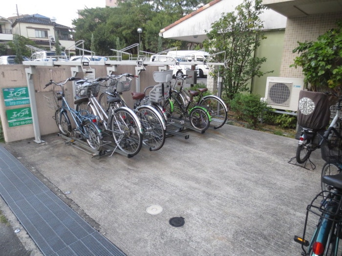 C&Cﾛｰｽﾞｶﾞｰﾃﾞﾝの物件外観写真