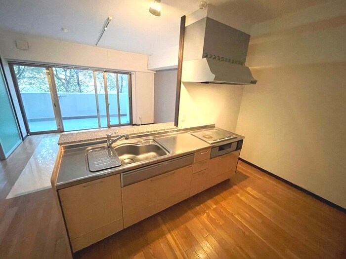 C&Cﾛｰｽﾞｶﾞｰﾃﾞﾝの物件内観写真