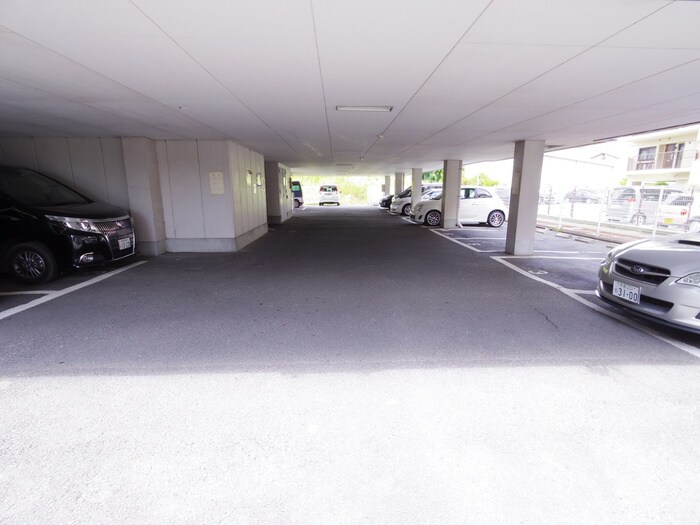 ヤムズスリーの物件外観写真