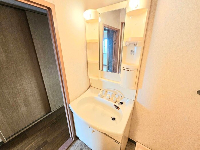 ヤムズスリーの物件内観写真