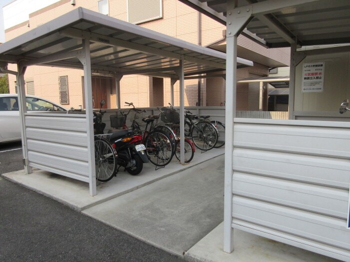 ルナ・コ－ト上野芝の物件外観写真