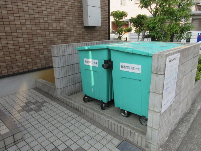 ルナ・コ－ト上野芝の物件外観写真