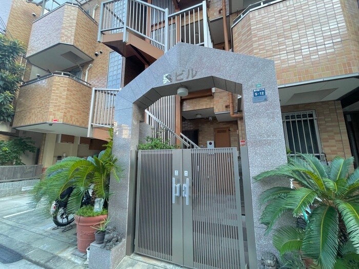 呉ビルの物件外観写真