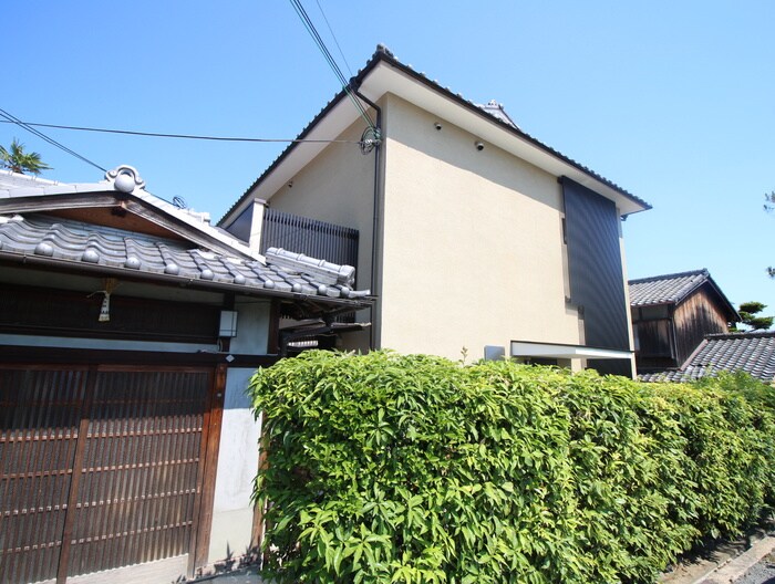 エムコート衣笠の物件外観写真