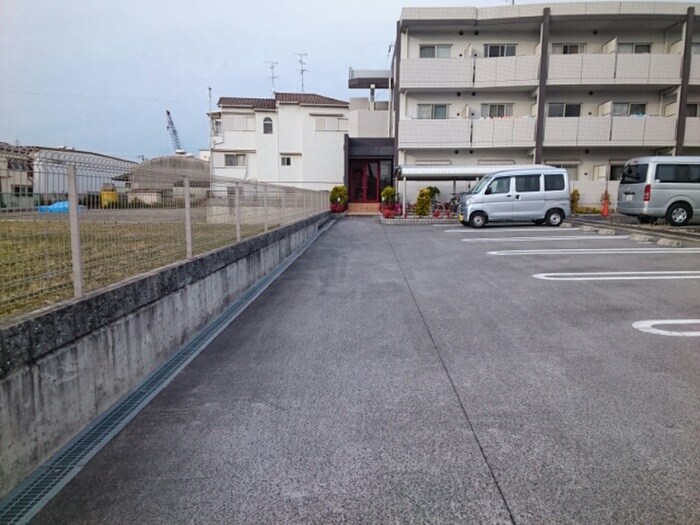 クレメント岡山の物件外観写真