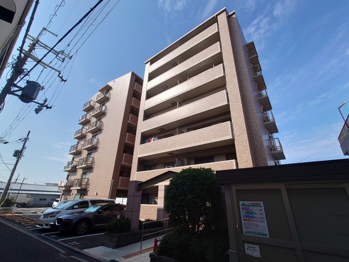 ロイヤルヴェ－ル山下の物件外観写真