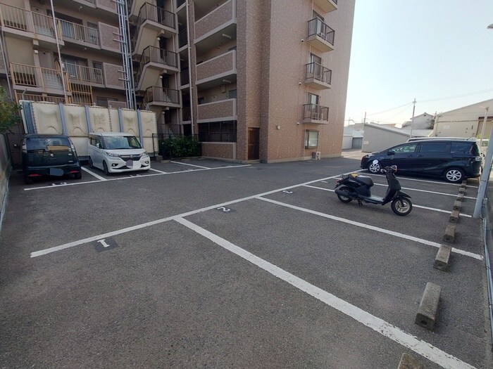 ロイヤルヴェ－ル山下の物件外観写真