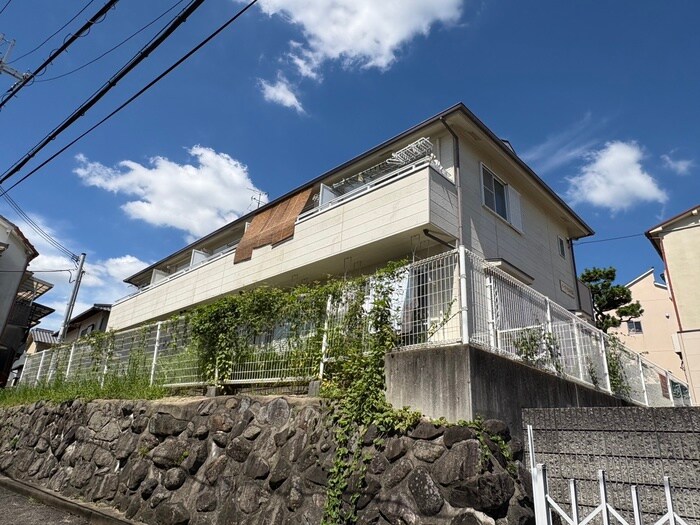 イ－ストヒル石切の物件外観写真