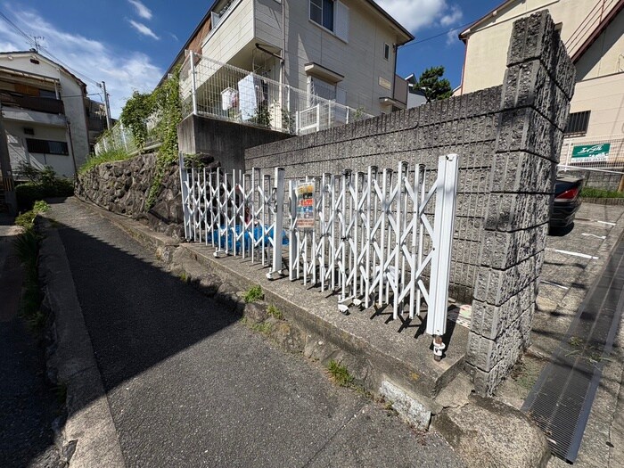 イ－ストヒル石切の物件外観写真