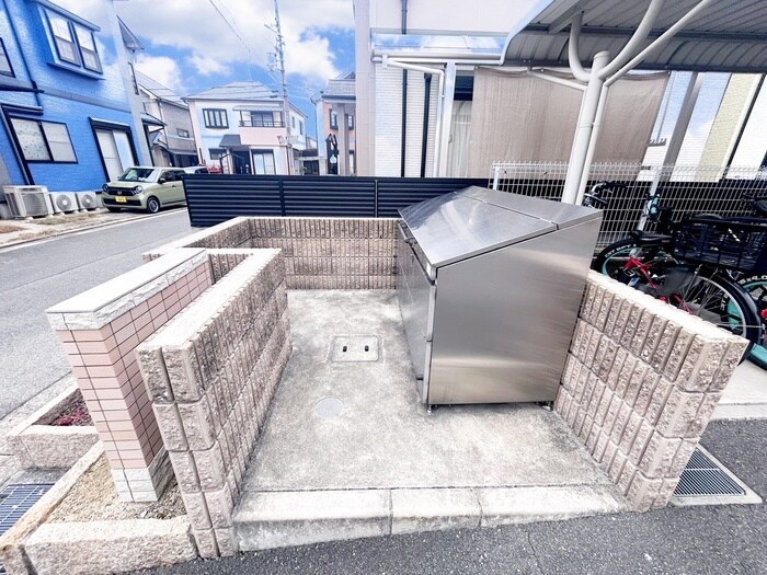 ヴィラ サローネの物件外観写真