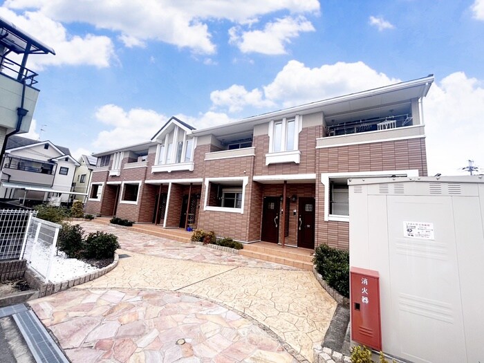 ヴィラ サローネの物件外観写真