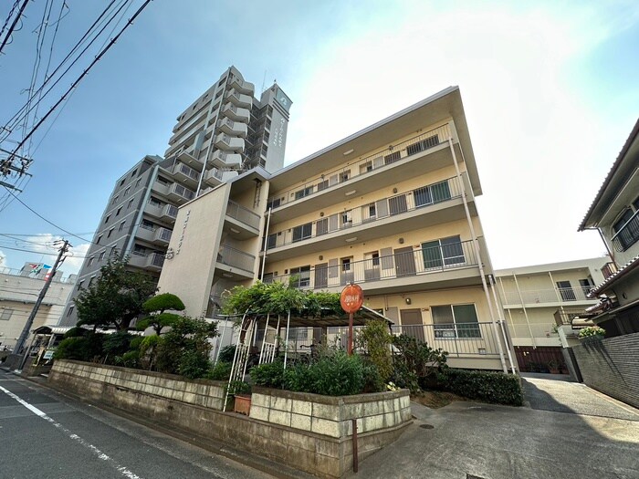 駅前コーポラスの物件外観写真