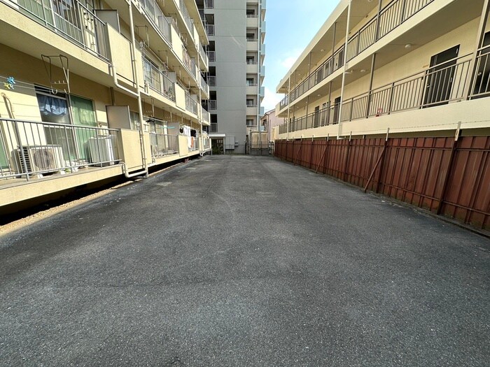 駅前コーポラスの物件外観写真