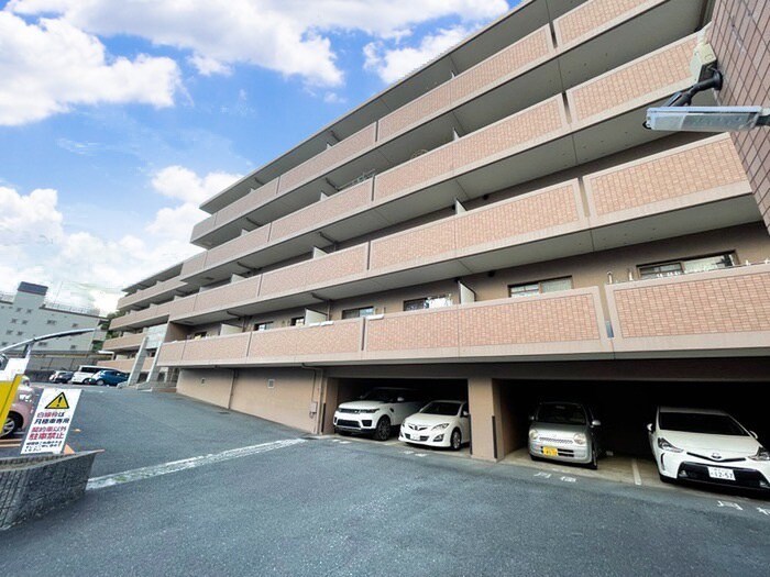 エーデル雲雀丘三番館の物件外観写真