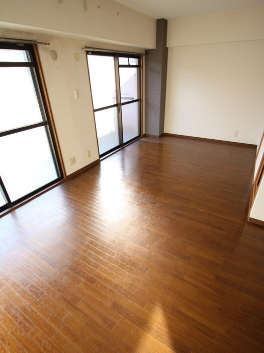 イントラ－ダ９７の物件内観写真