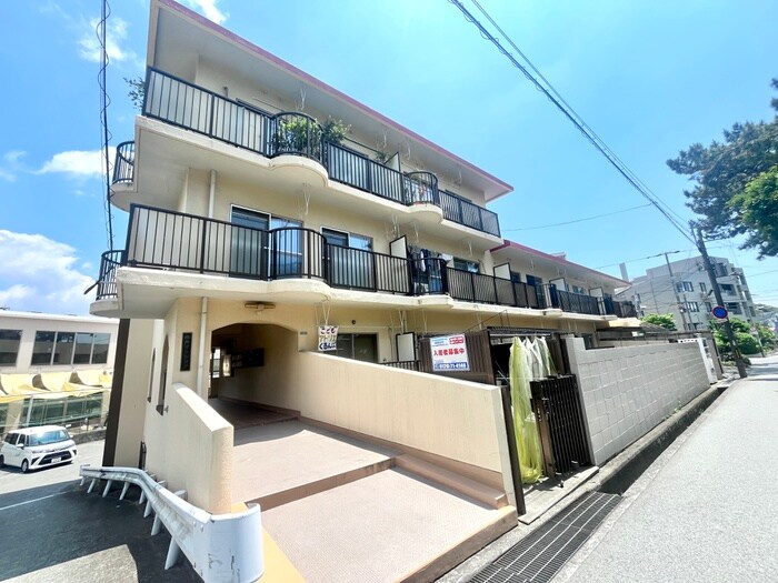 白井マンションの物件外観写真