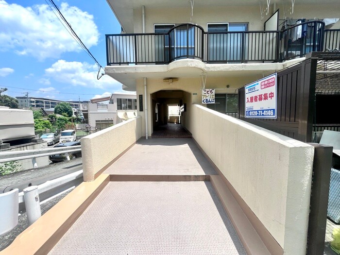 白井マンションの物件外観写真