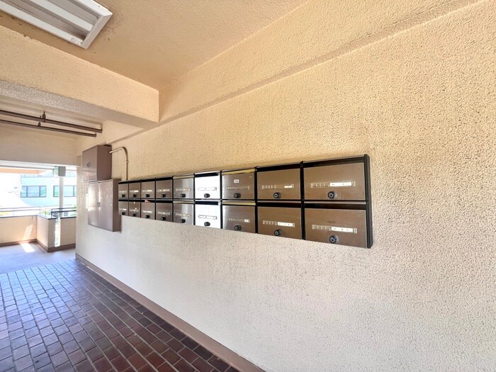 白井マンションの物件外観写真