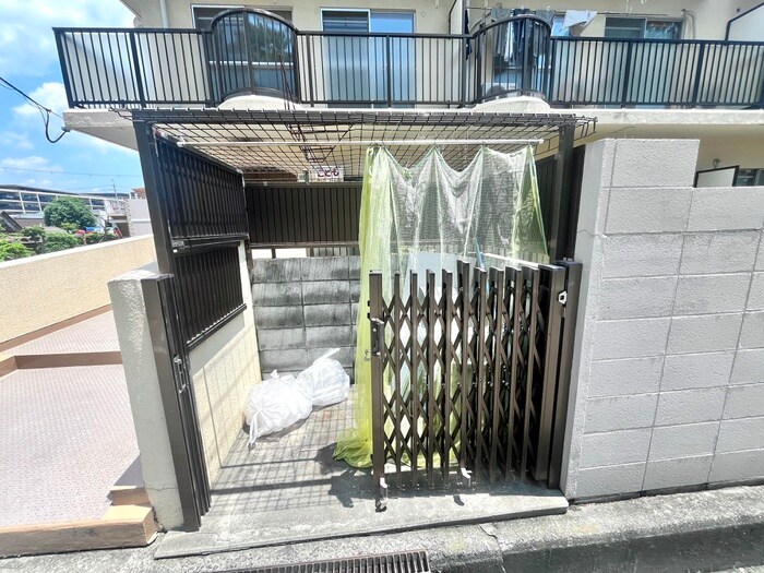 白井マンションの物件外観写真