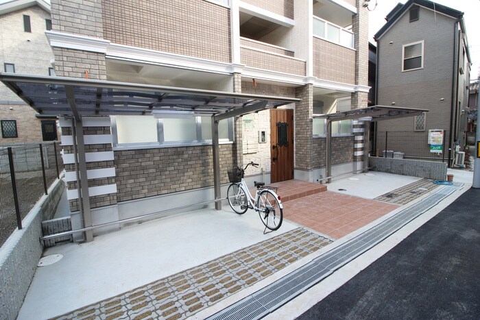 KRM　RESIDENCE　TAKATSUKIの物件外観写真