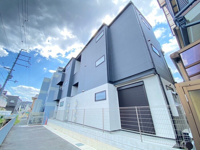 ＲＥＶＩＴＡ京都西京極の物件外観写真