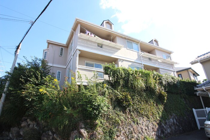 ピア湯川の物件外観写真