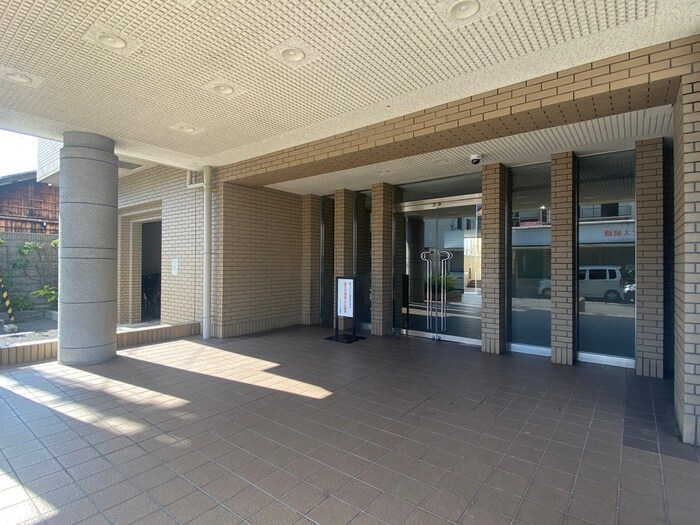 ウエストウイング嵯峨の物件外観写真