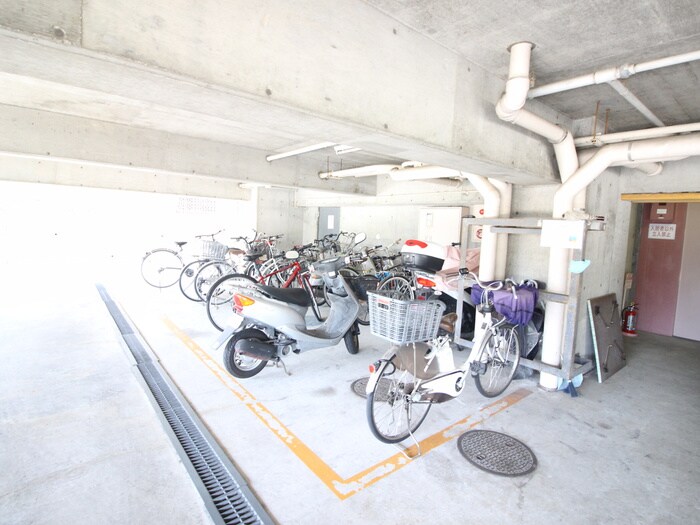 カルム緑地の物件外観写真