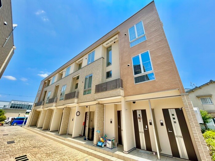 オーセンティックⅢの物件外観写真