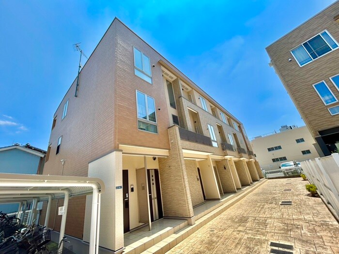 オーセンティックⅢの物件外観写真