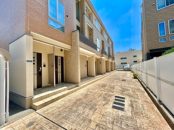 オーセンティックⅢの物件外観写真