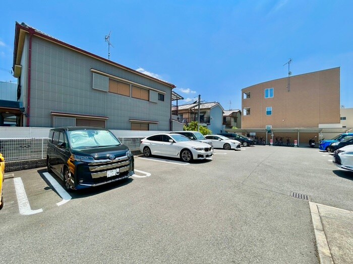 オーセンティックⅢの物件外観写真