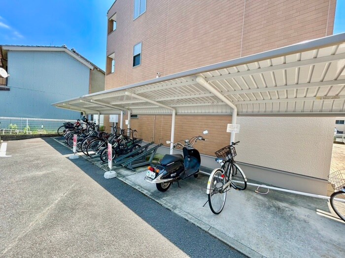 オーセンティックⅢの物件外観写真