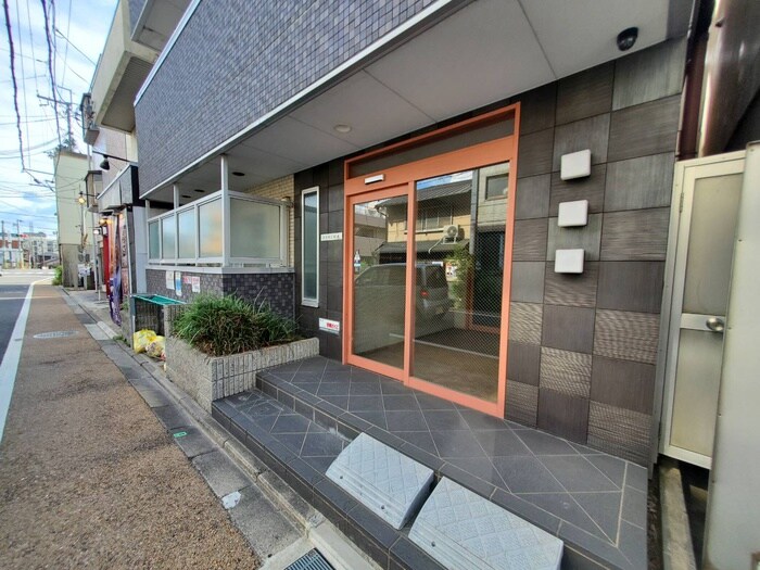 トラスト伏見の物件外観写真