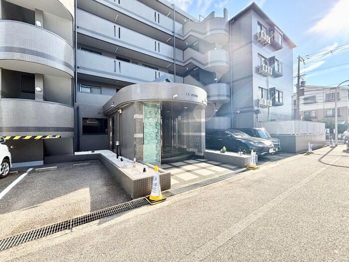 J･T･CRUISE(ｼﾞｪｲ･ﾃｨｰ･ｸﾙｰｽﾞ)の物件外観写真