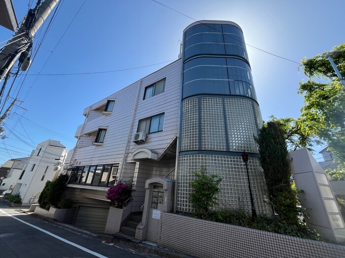 イソダマンションの物件外観写真