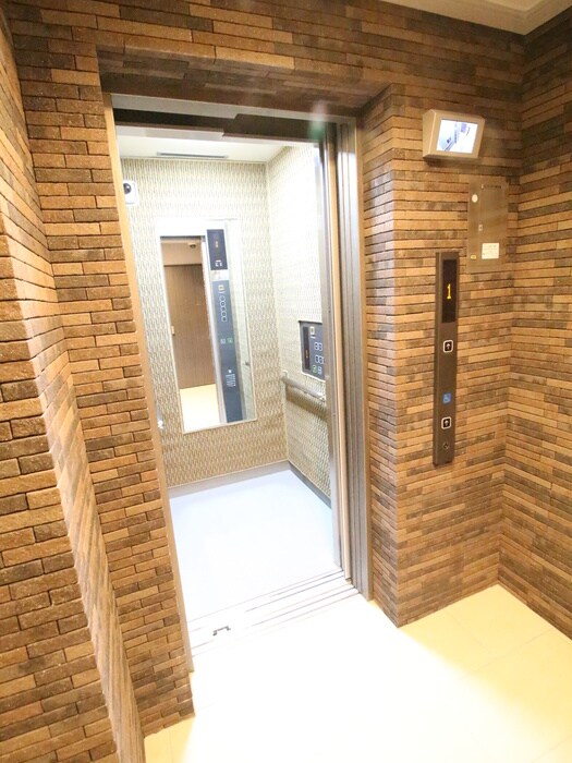 ﾌｧｰｽﾄﾌｨｵｰﾚ三宮ｲｰｽﾄⅡ(102)の物件外観写真